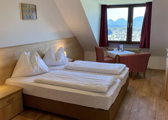 Hotel Schoene Aussicht 3*