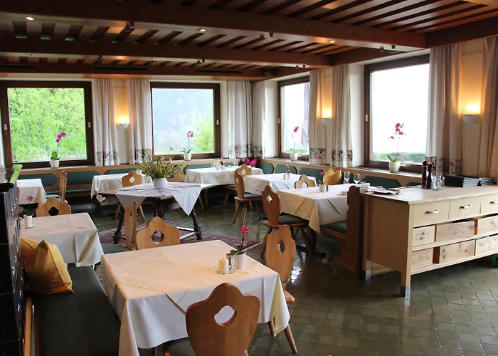 Hotel Schoene Aussicht 3*